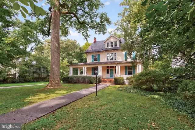 5906 Cedar Pkwy, Chevy Chase