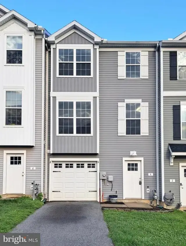 4 Pacer Dr, Hanover