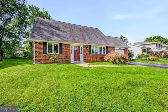 937 Alexandria Dr, Newark