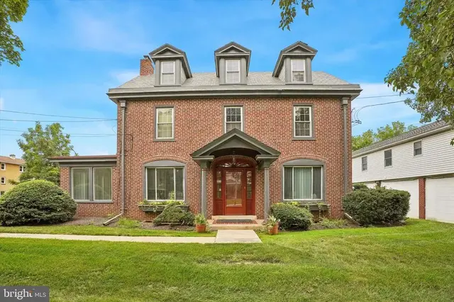 214 N Main St, North Wales