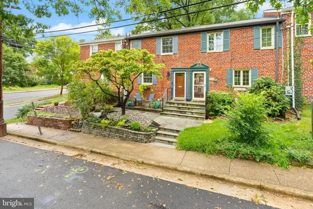 202 Gentry Ave, Alexandria