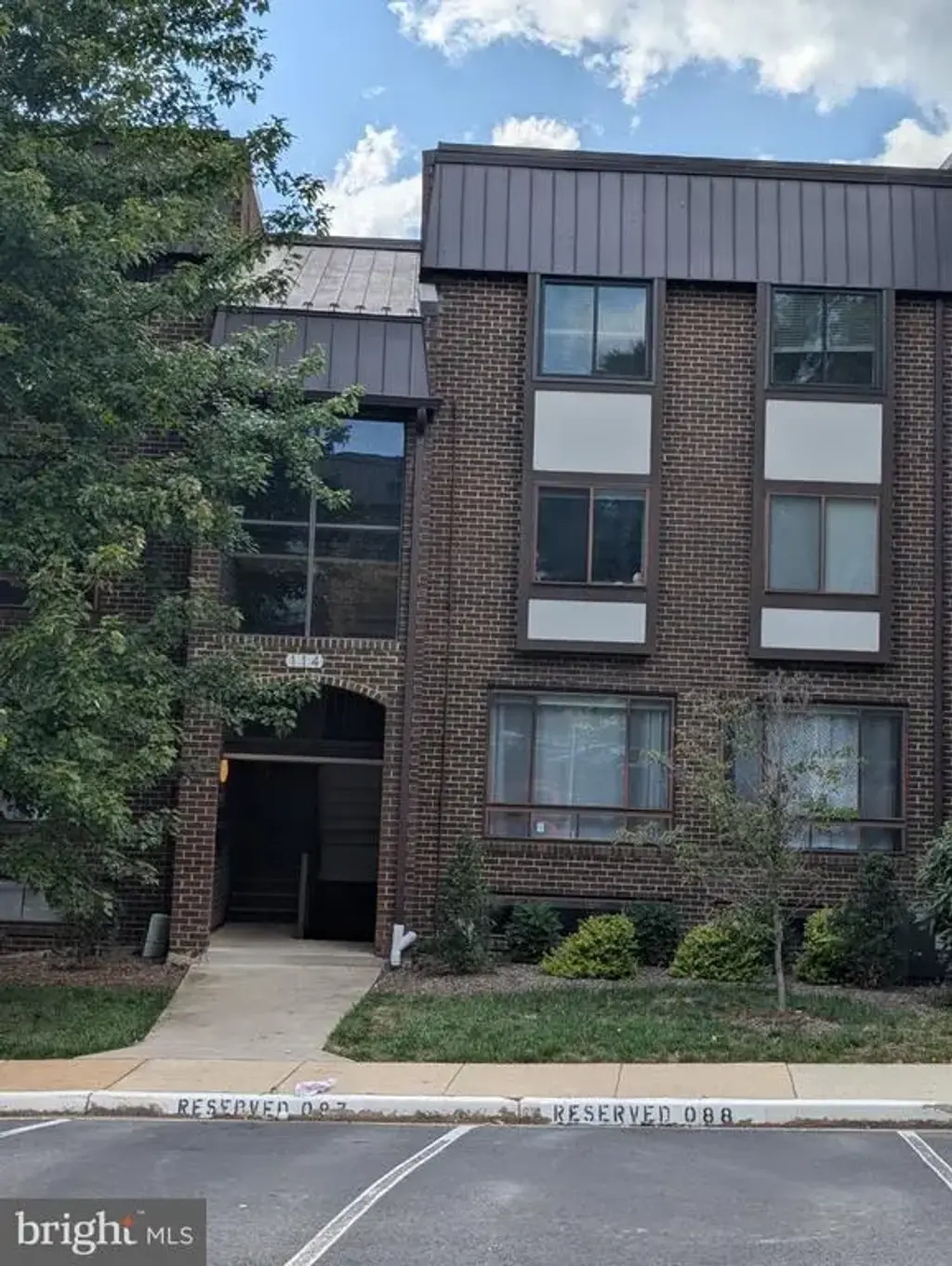 114 Roberts Ln #101, ALEXANDRIA