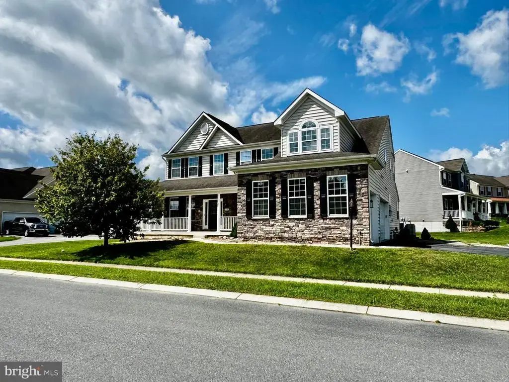518 Creekside Boulevard, WAYNESBORO