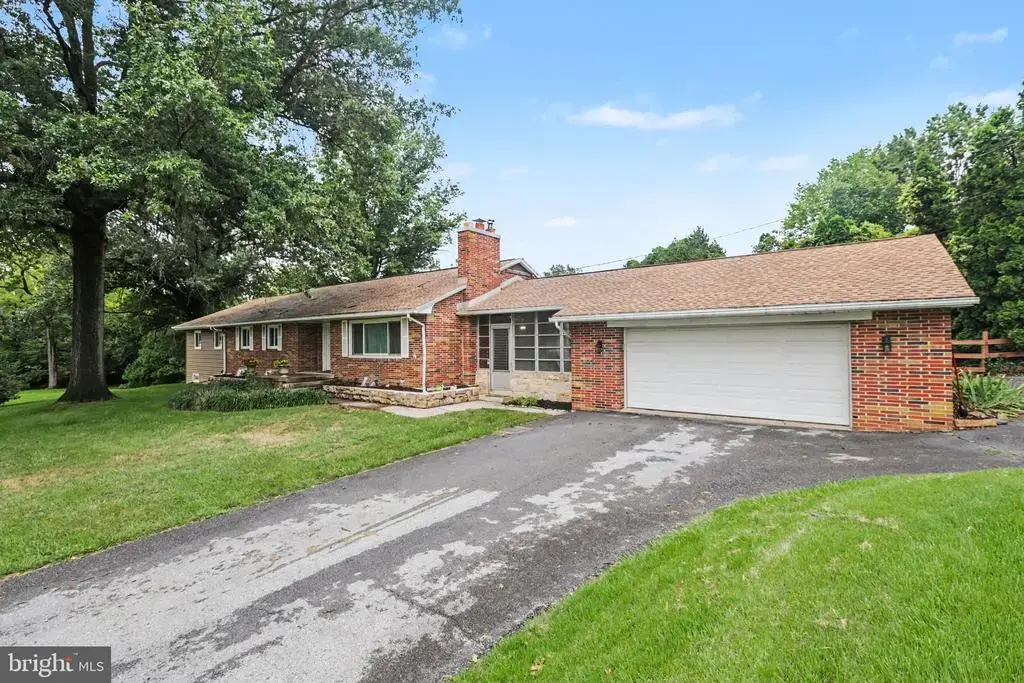 7710 Manor Dr, HARRISBURG