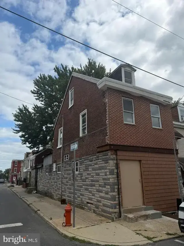 4691 Hawthorne St, Philadelphia