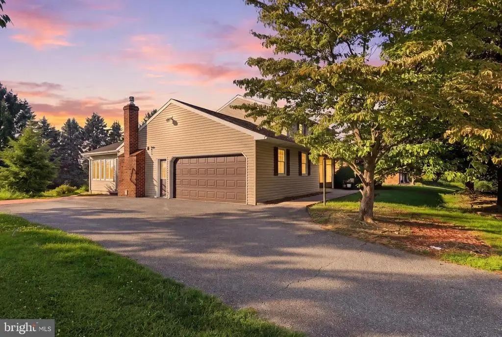 90 Steffie Dr, MOUNT WOLF