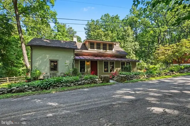 45 Wetzel Rd, Macungie