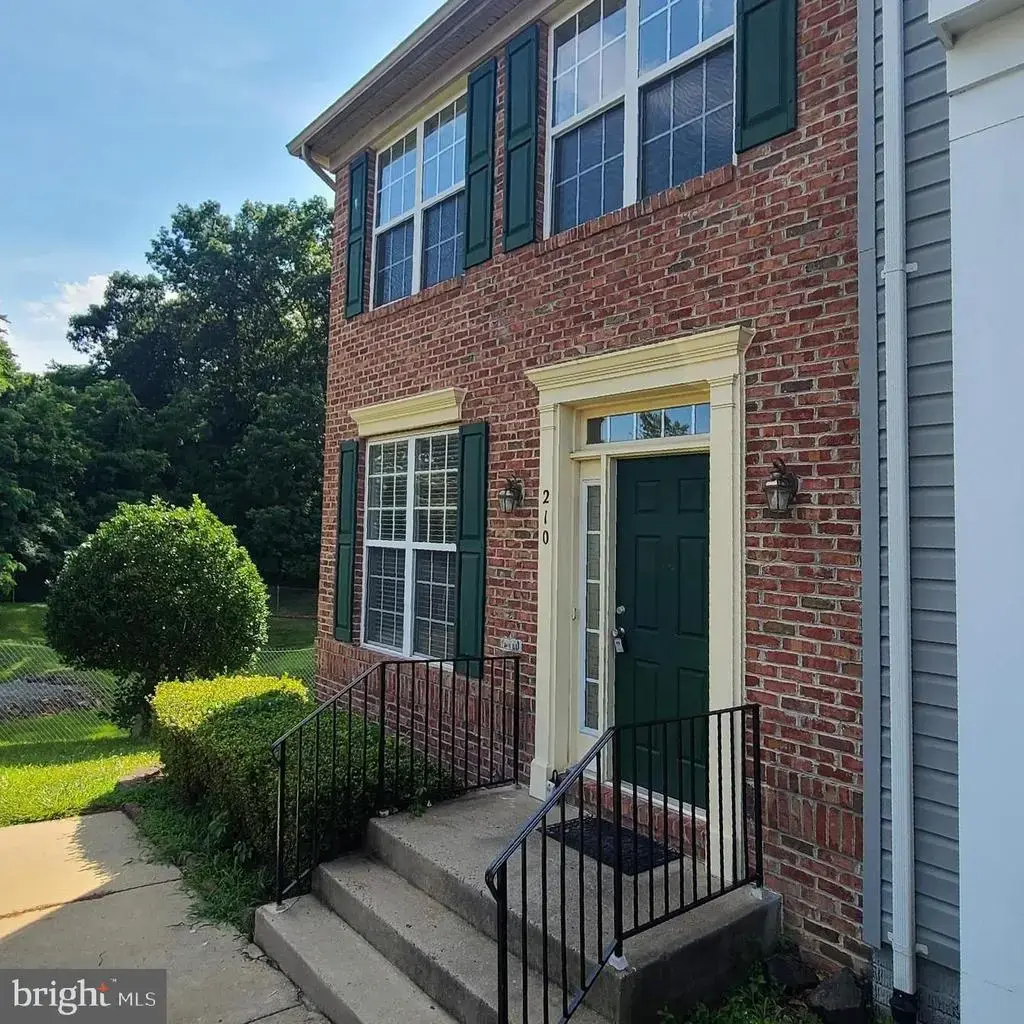 210 Hillside Ct, STAFFORD