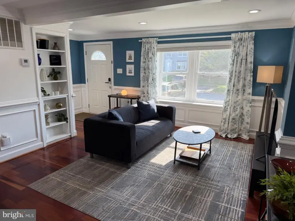 5572 Glasgow Woods Ct, FAIRFAX