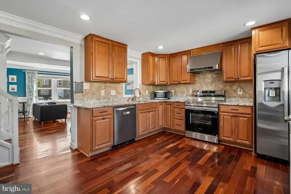 5572 Glasgow Woods Ct, FAIRFAX