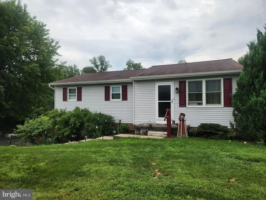 1247 Creek Rd, MANHEIM