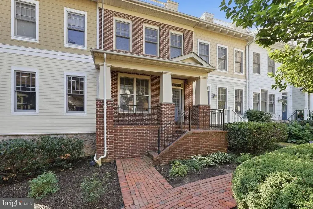 1230 N Danville St, ARLINGTON