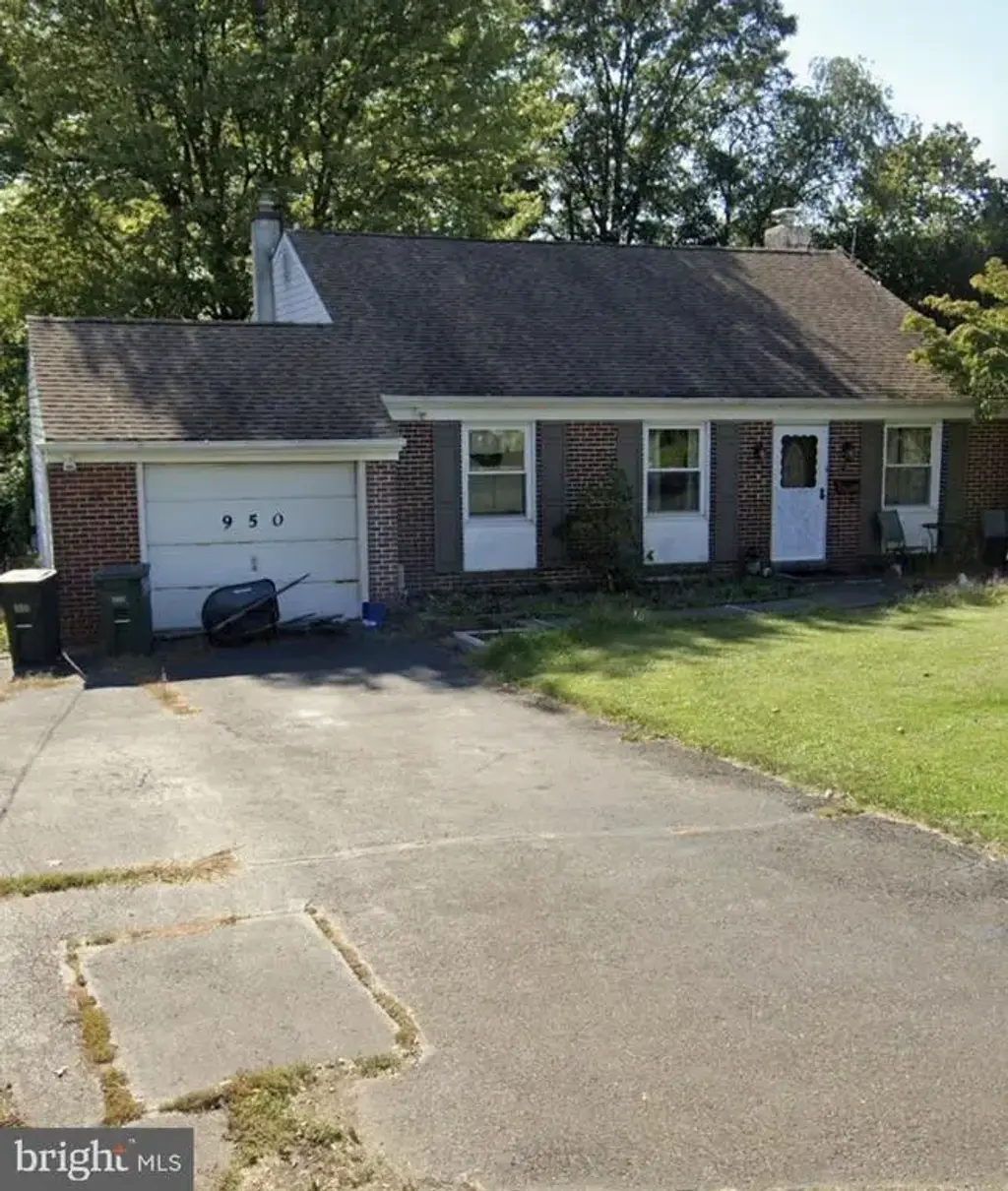 950 Madison Ave, SOUTHAMPTON