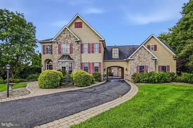 264 Regent Cir, Oxford
