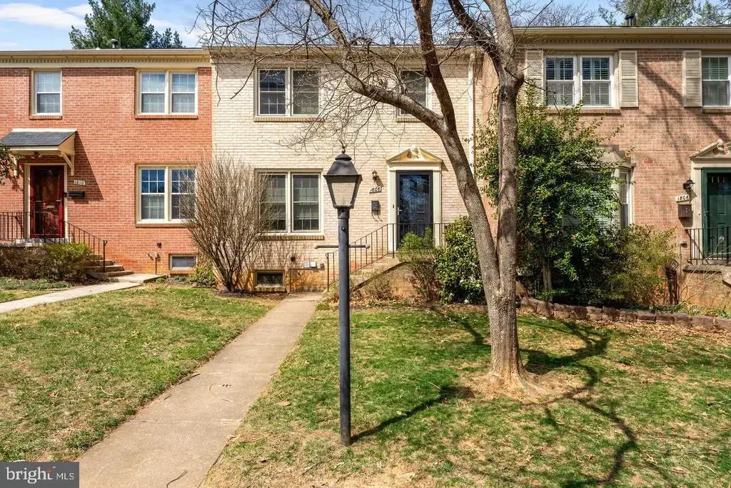 1808 Golf View Ct, RESTON