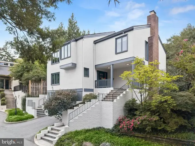 2809 Battery Pl Nw, Washington