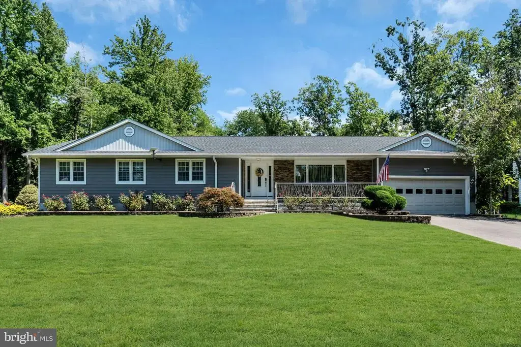13 Jeffrey Ln, EAST WINDSOR