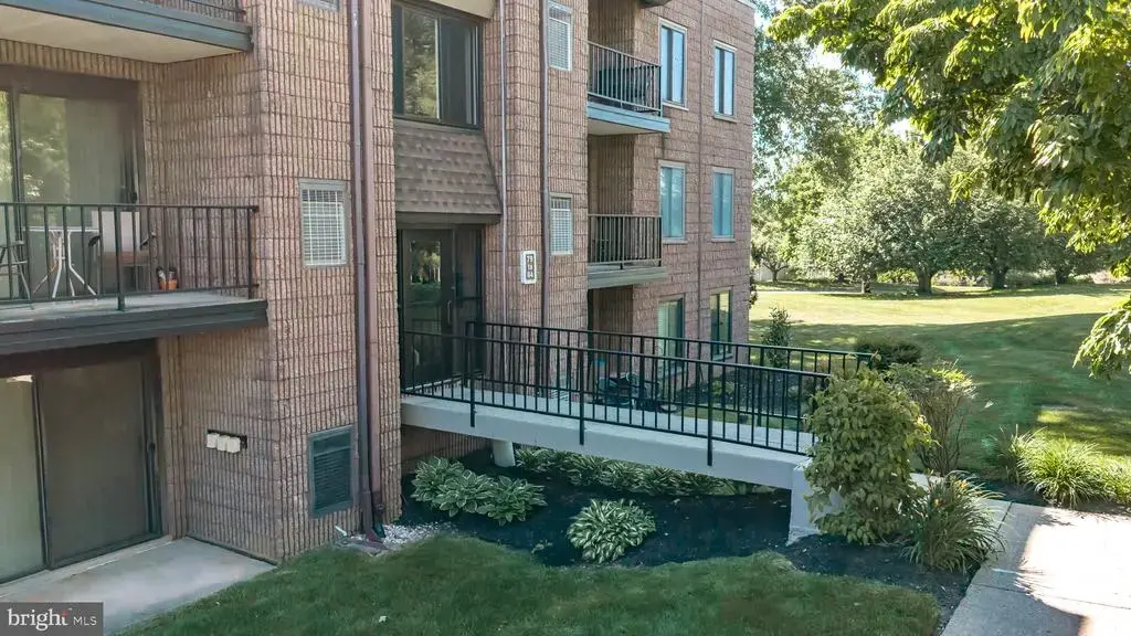 81 Oakridge Dr, LANGHORNE