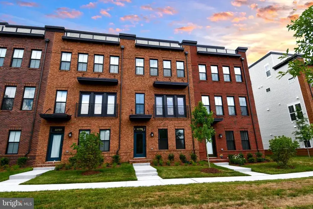 22799 Tawny Pine, ASHBURN