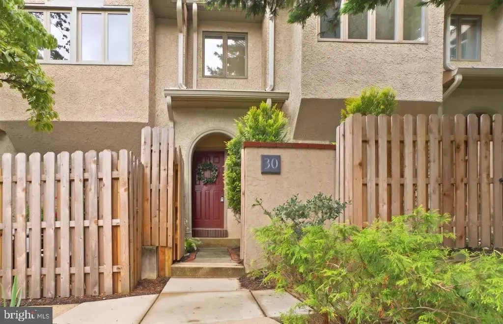 30 Greythorne Woods Cir, WAYNE