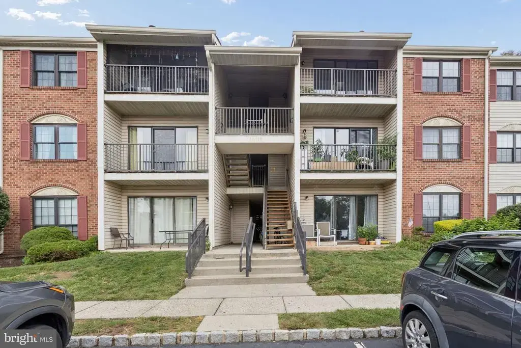 10 Voscek Ct, LAWRENCE
