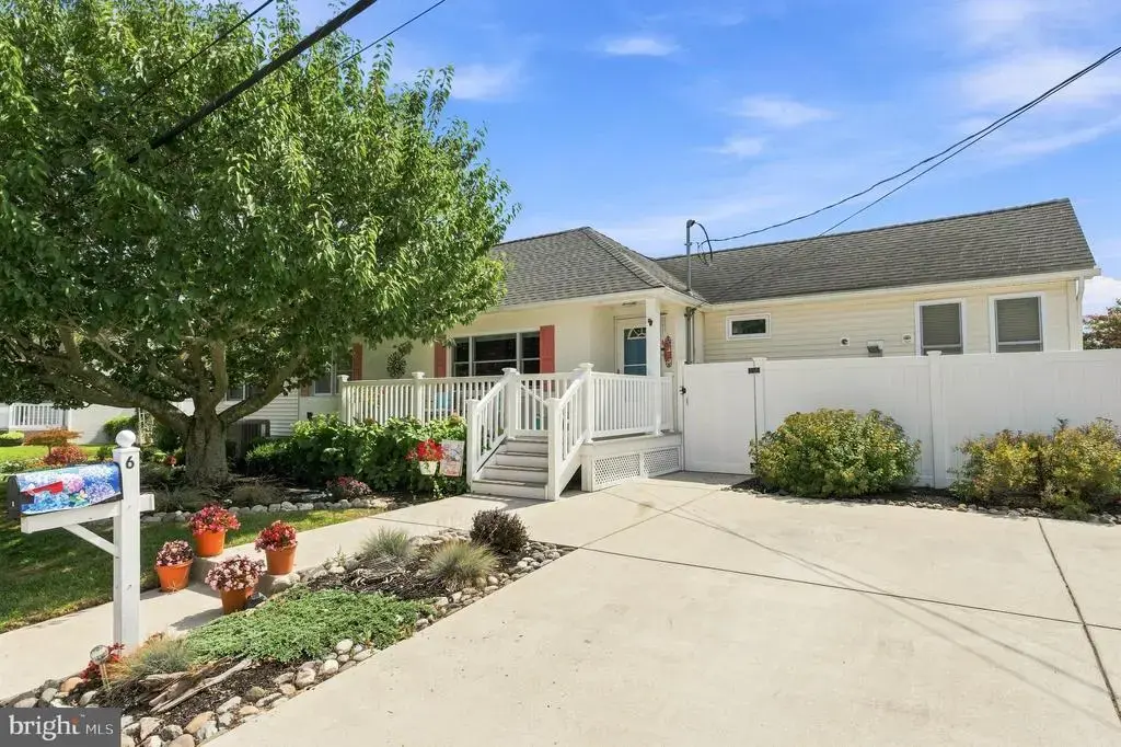 6 Drumbed Rd W, VILLAS