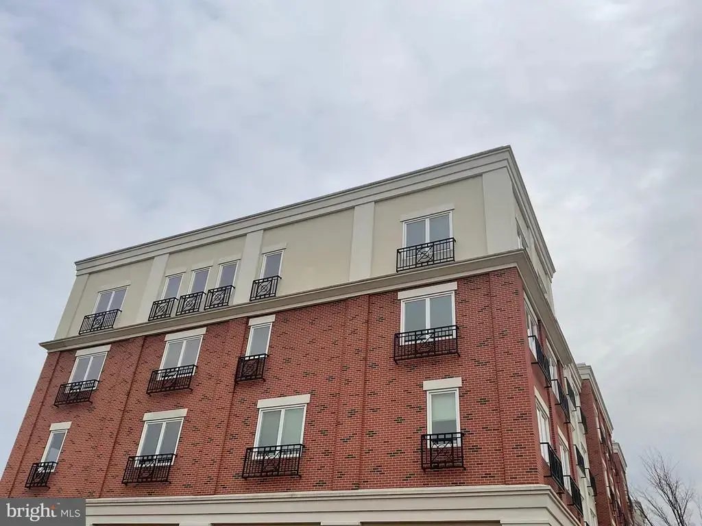 2330 Route 33 #304, TRENTON