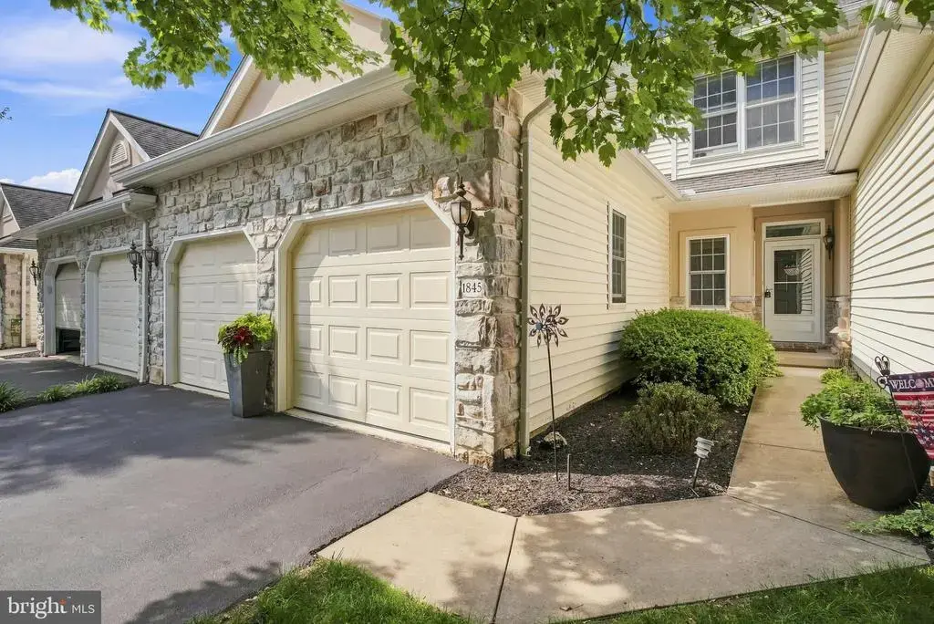 1845 Serene Way, LANCASTER