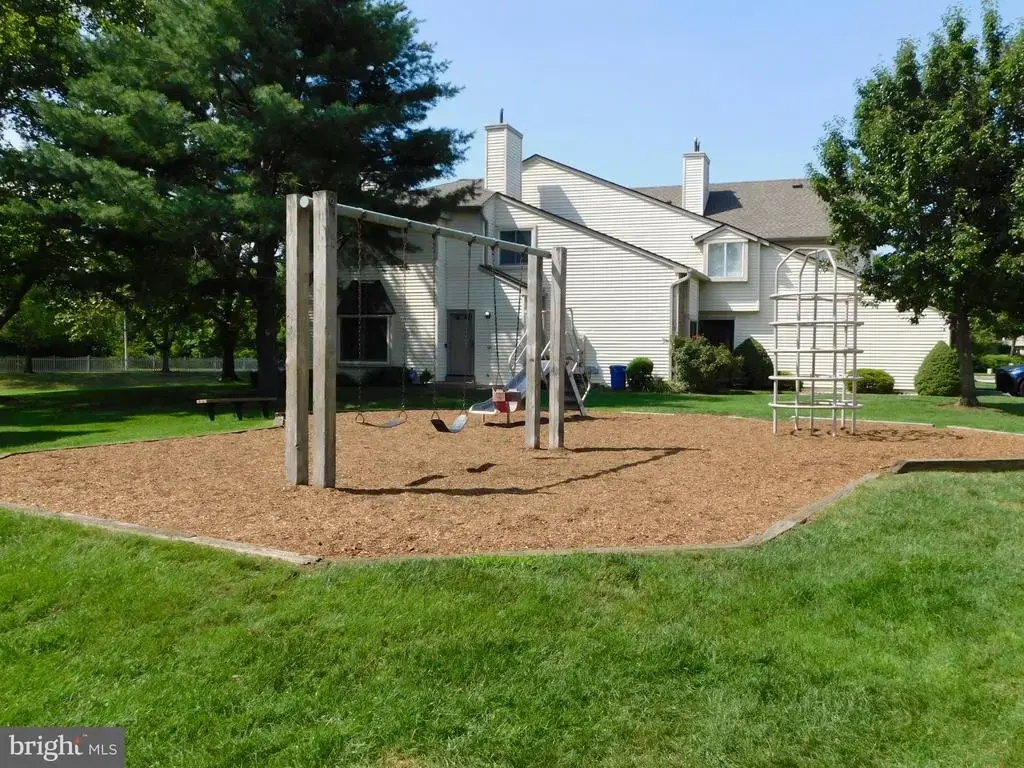 66 Chatham Ct, HIGHTSTOWN