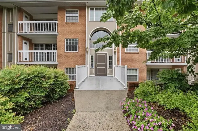 1923 Wilson Ln #201, Mclean