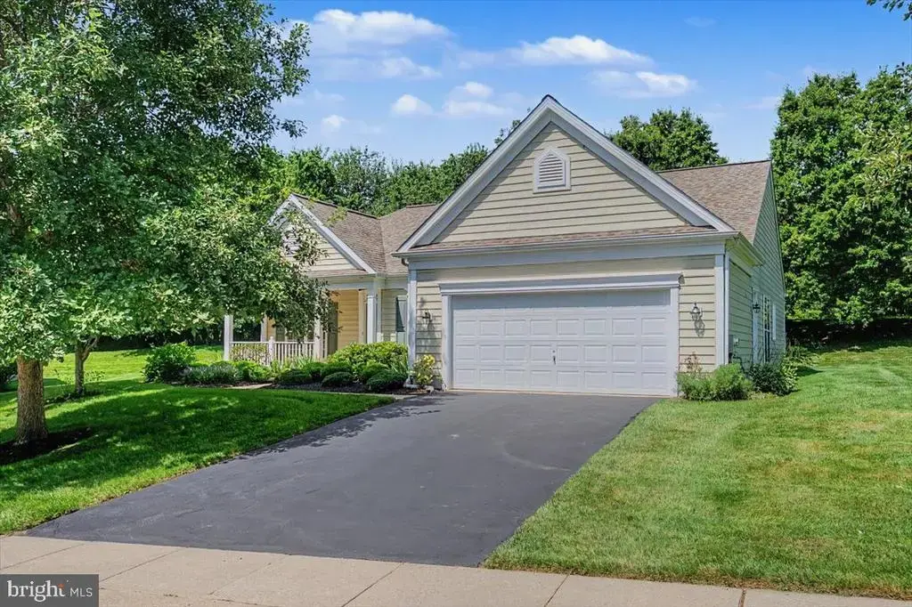 105 Dylan Cir, AVONDALE