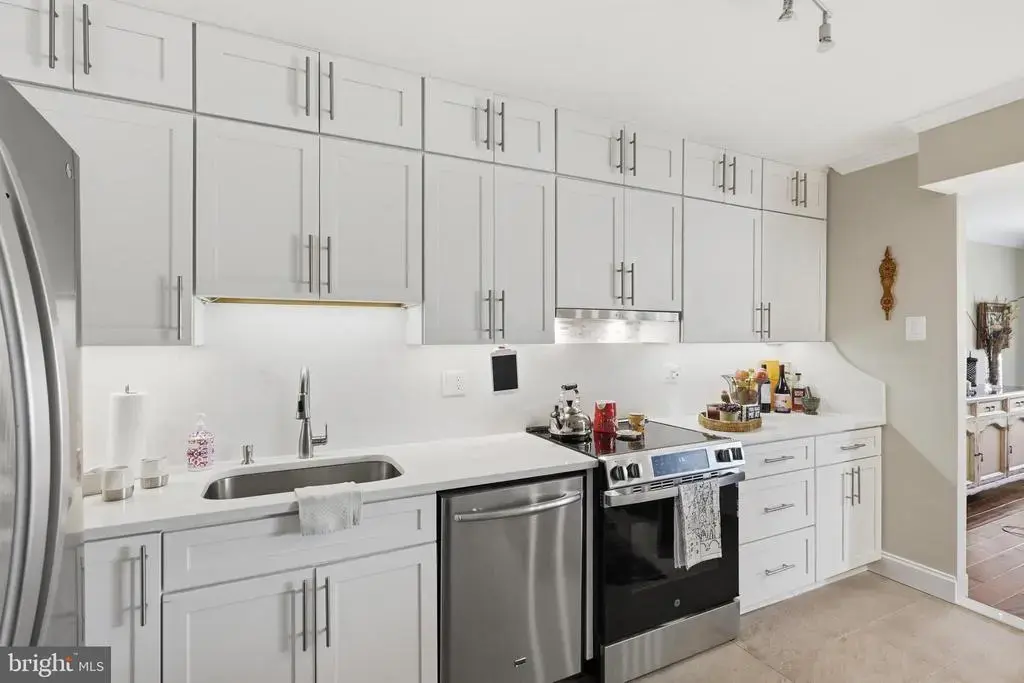 8360 Greensboro Dr #1009, MCLEAN