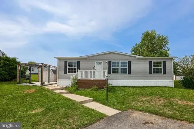 101 Fawn Meadow Ct, Lancaster