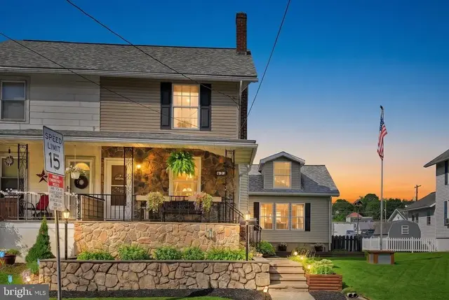 22 Spruce St, Pine Grove