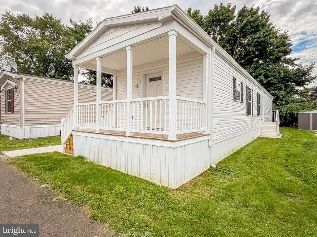 16 Kennedy Dr, FAIRLESS HILLS