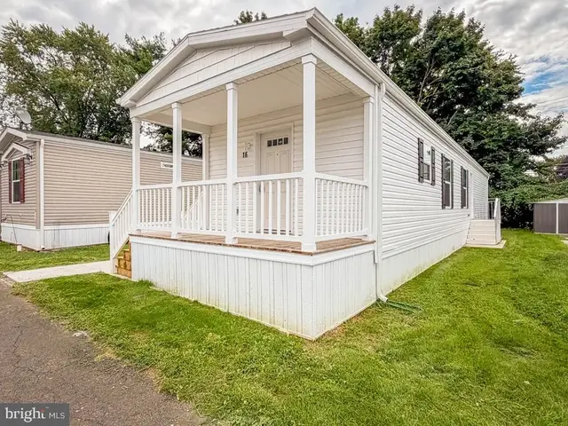 16 Kennedy Dr, Fairless Hills