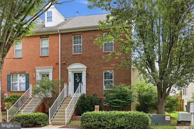 1728 Derrs Sq E, Frederick