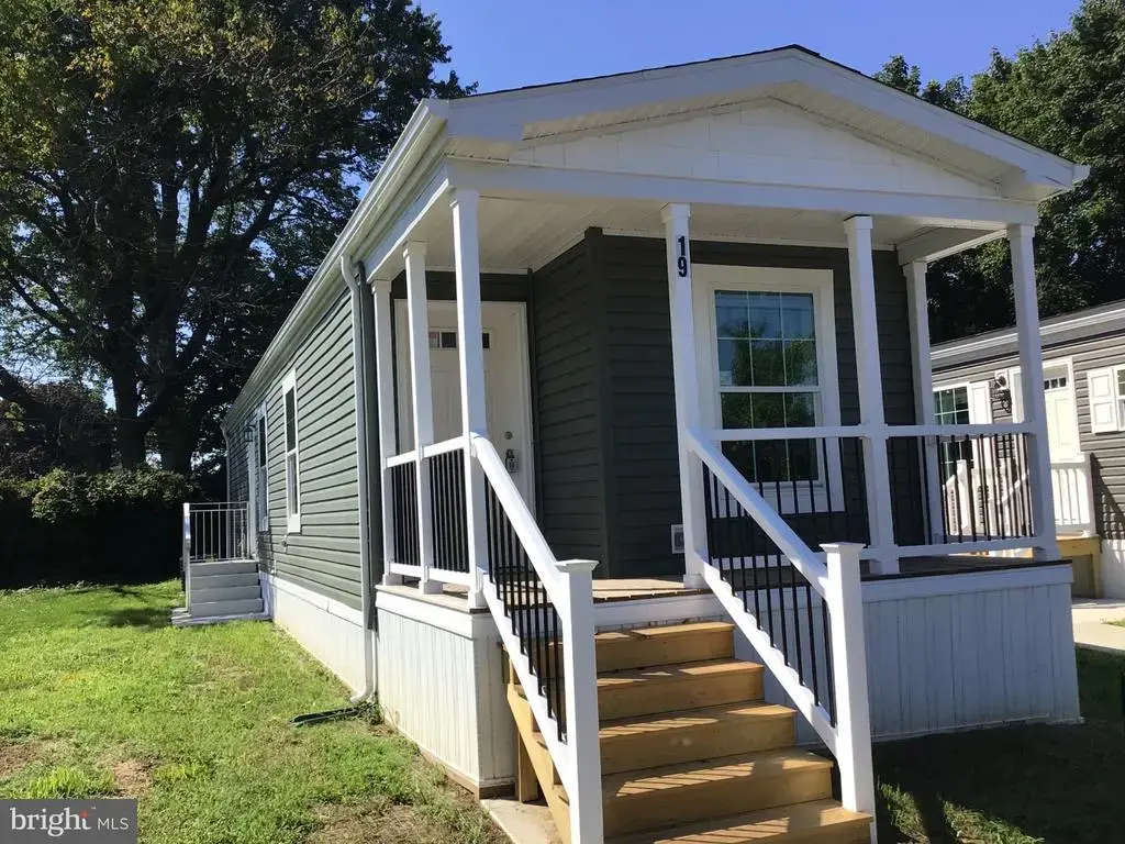 19 Kennedy Dr, FAIRLESS HILLS