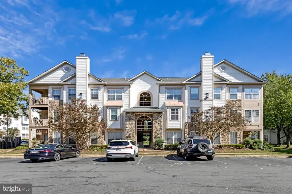 5947 Founders Hill Dr #203, ALEXANDRIA