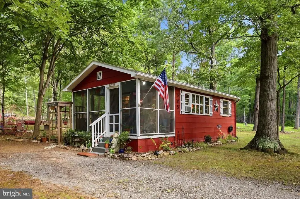 305 Raccoon Dr, WINCHESTER