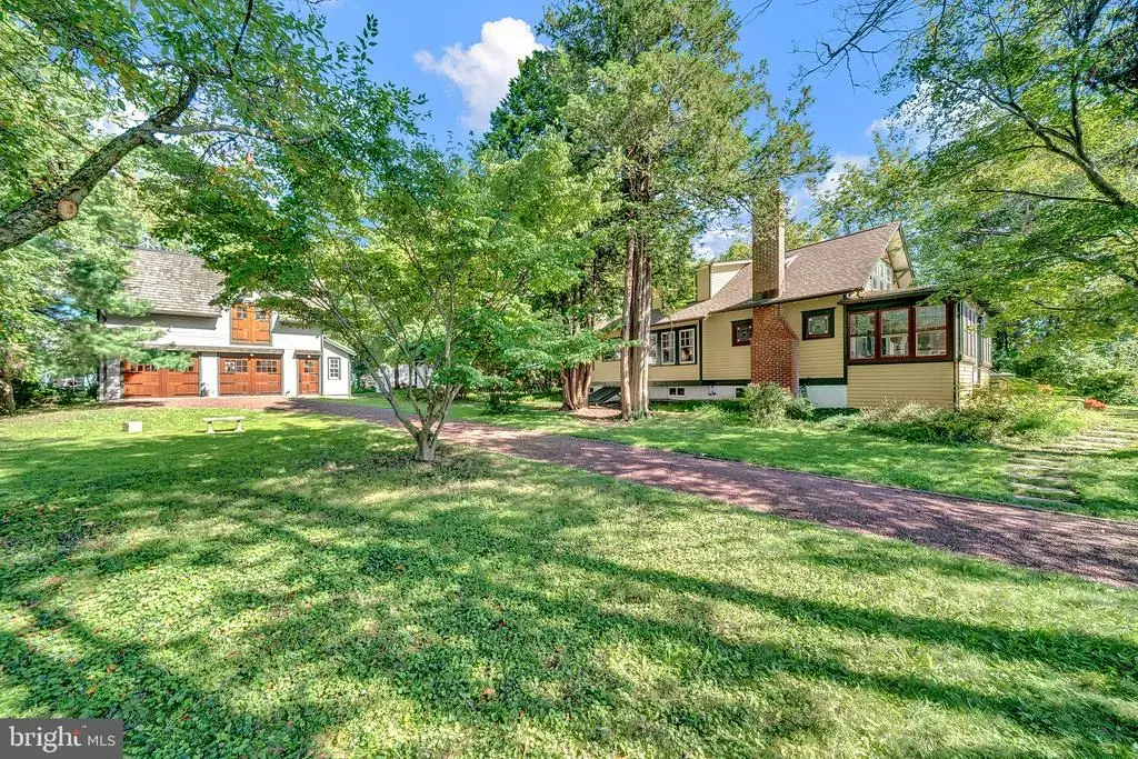 24 E Prospect St, HOPEWELL