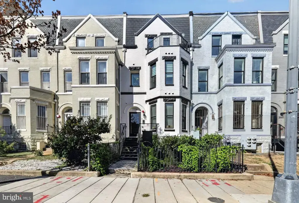 2556 University Pl Nw #1, WASHINGTON