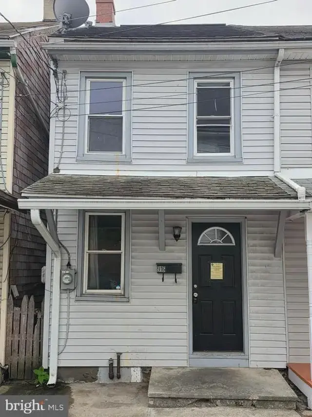 916 Elizabeth St, Lebanon