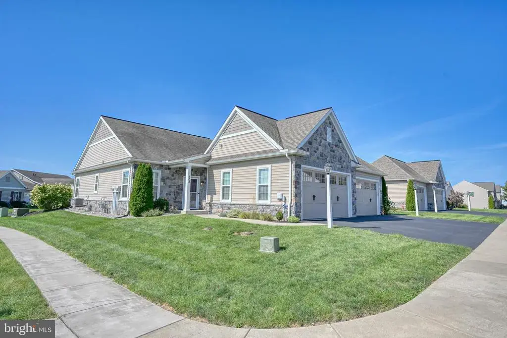 102 S Village Cir, PALMYRA