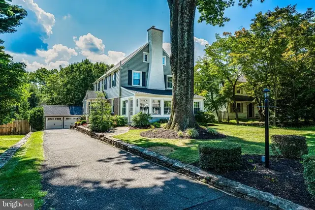 1315 Wheatsheaf Ln, Abington