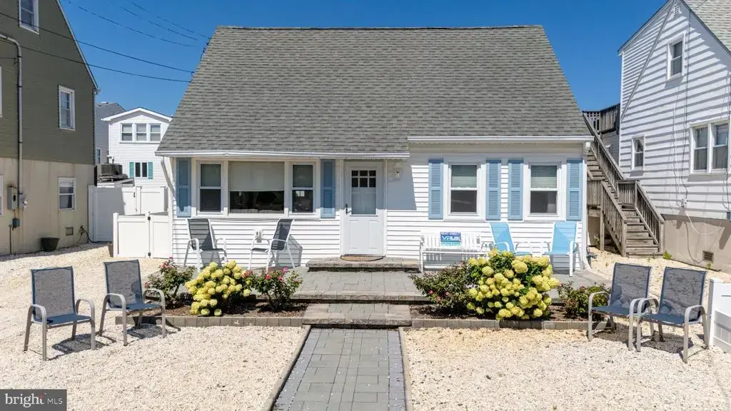 21 W Sailboat Ln, LONG BEACH TWP