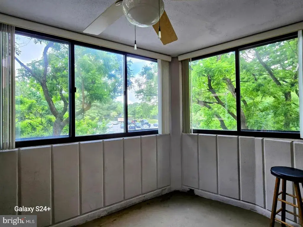 5901 Mount Eagle Dr #207, ALEXANDRIA