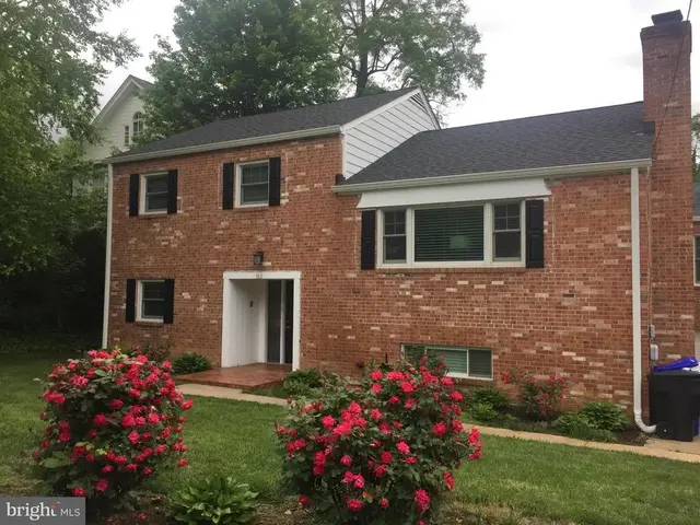 1811 N Randolph St, Arlington