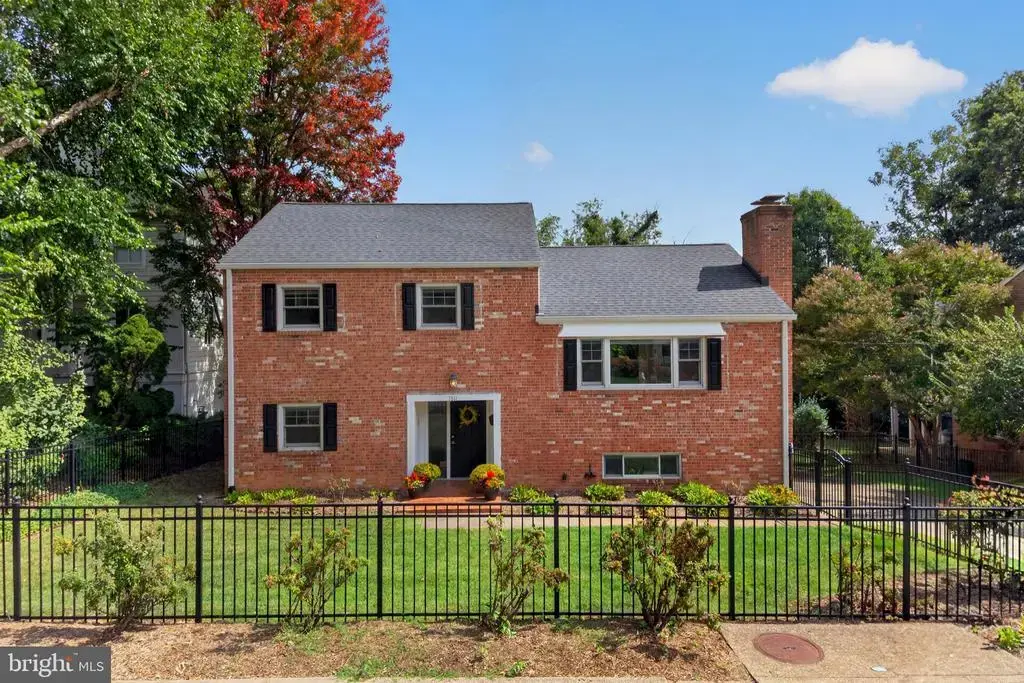 1811 N Randolph St, ARLINGTON