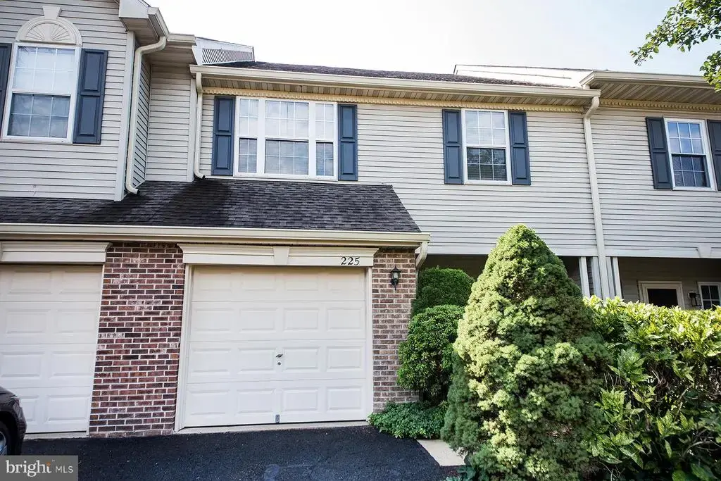 225 Deerfield Ct, NEW HOPE